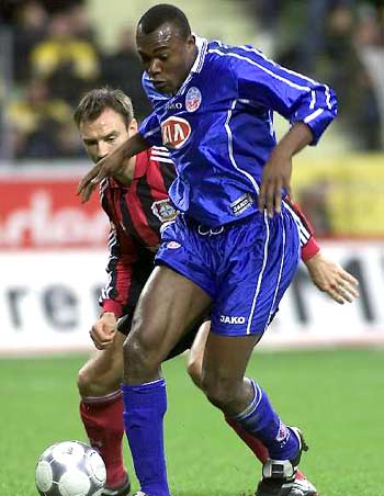 现出空前的 现出空前的